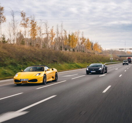 Vairuok Ferrari arba Lamborghini magistralėje