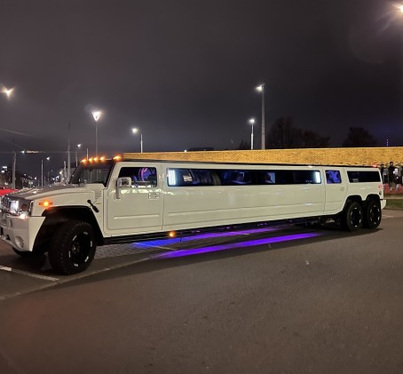 Pasivažinėjimas „Hummer H2“ limuzinu ir šampanas