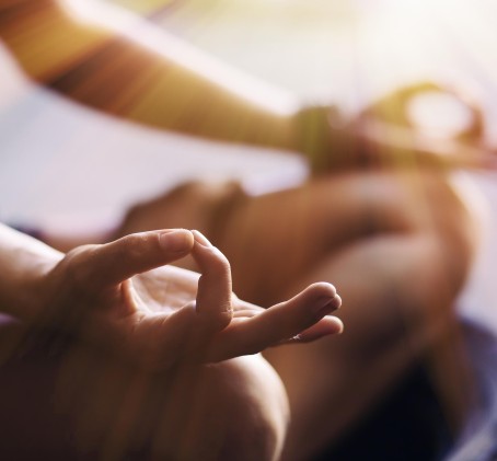 Giluminis „Reiki“ seansas su meditacija