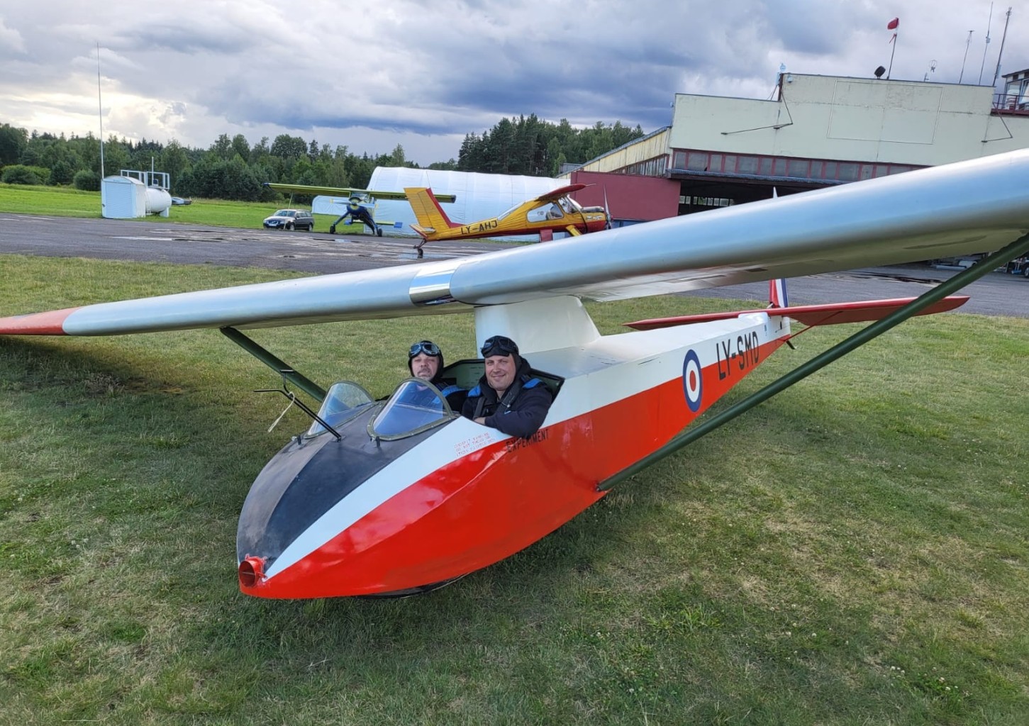 Skrydis įspūdingu senoviniu „Slingsby“ sklandytuvu su atvira kabina