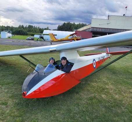 Skrydis įspūdingu senoviniu „Slingsby“ sklandytuvu su atvira kabina