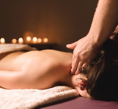Pečių juostos ir sprando masažas „Svajonių SPA“