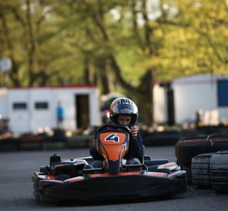 Pasivažinėjimas kartingais 1-4 asmenims „Gokartas“ kartodrome