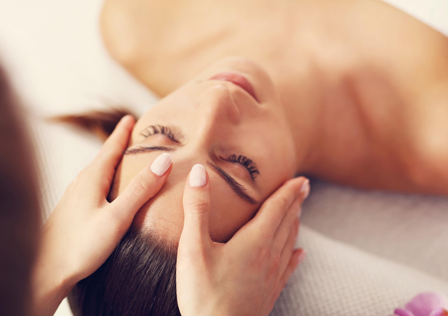 Kleopatros brandžios veido odos ir dekoltė masažas