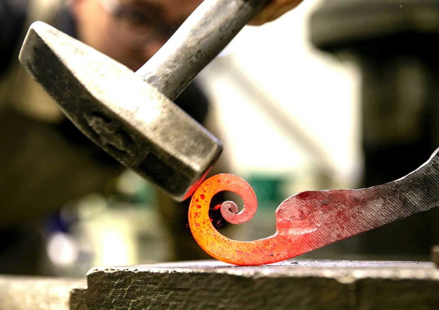 Susipažink su Kalvyste nusikaldamas unikalų peilį