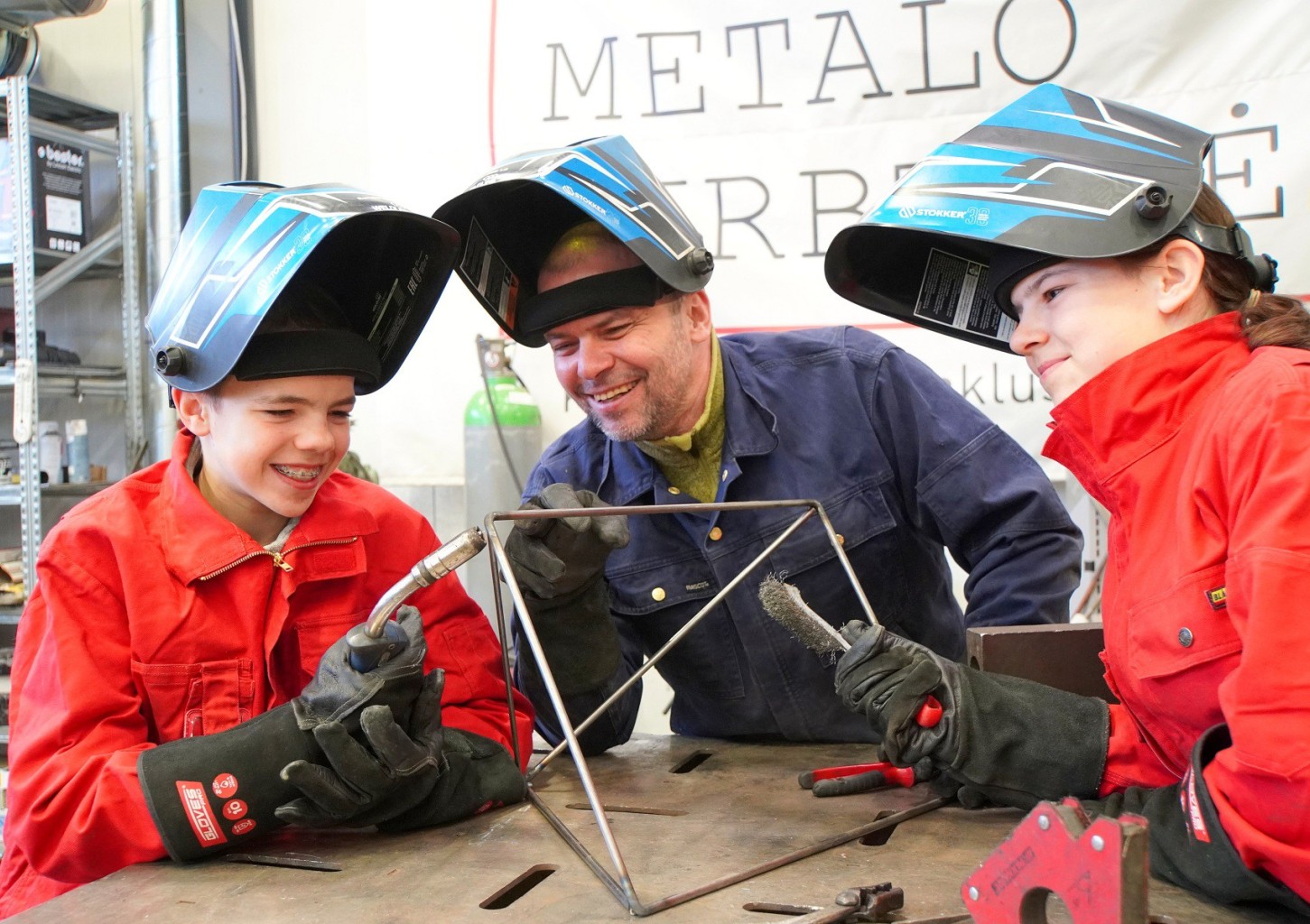 Eksperimentuokite ir kurkite su „Atviromis metalo dirbtuvėmis“
