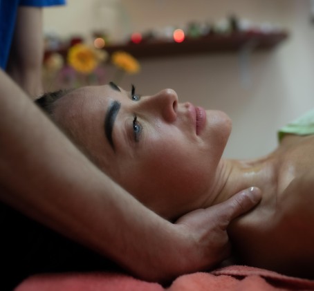 Masažo namų „Džonson“ atpalaiduojantis kūno ir veido masažas 