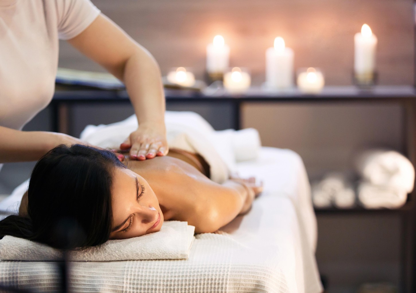 Pečių juostos ir rankų masažas „Lengvi pečiai”