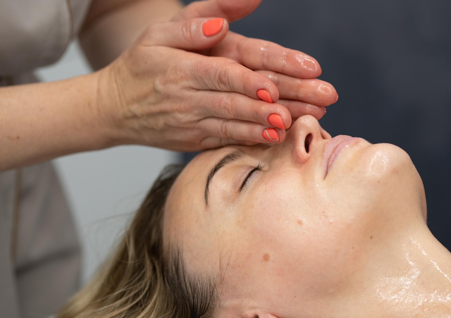 Stangrinamasis masažas veidui MIOLIFTING