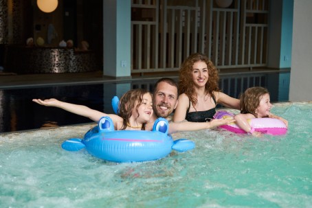 Laisvalaikis šeimai baseino ir pirčių erdvėje „Aušra“ (2 suaugę ir iki 3 vaikų) savaitgaliais