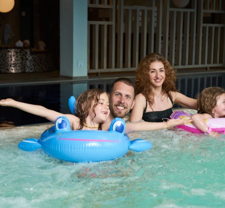 Laisvalaikis šeimai baseino ir pirčių erdvėje „Aušra“ (2 suaugę ir iki 3 vaikų) savaitgaliais
