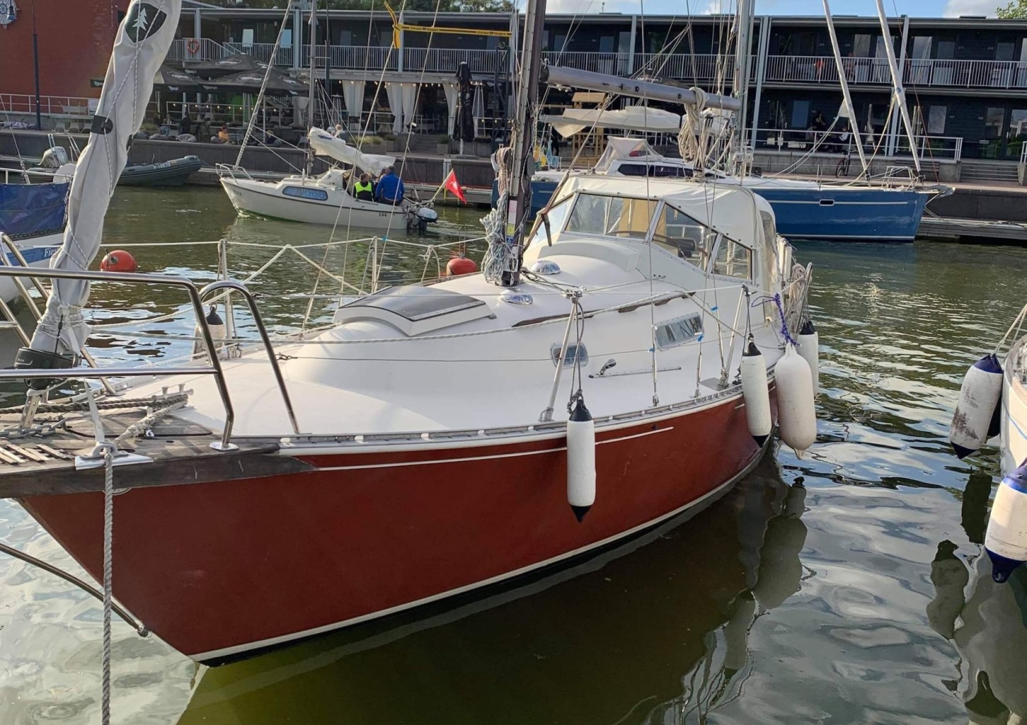 Pažintis su jachtos buriavimu savaitgaliais ir švenčių dienomis