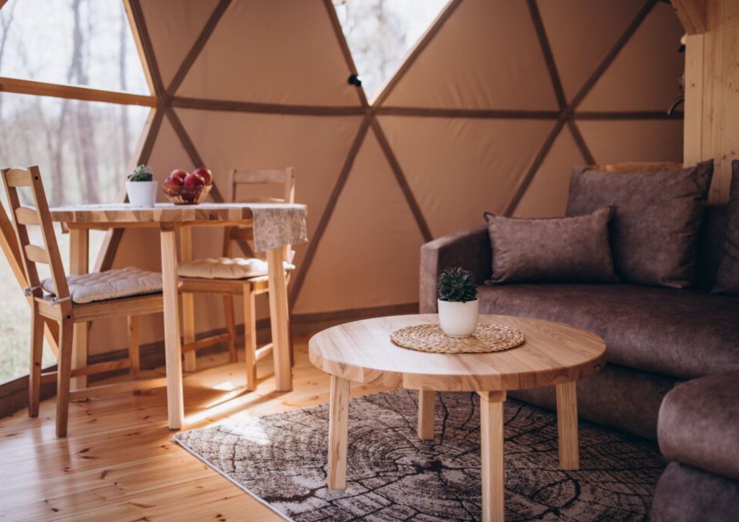 2 nakvynės VasaRojus „Mažajame Kupole“ dviem + pramogos