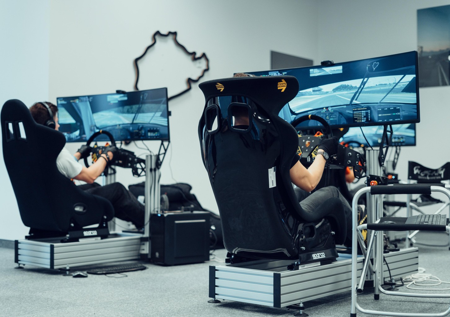 1 valanda lenktynių simuliatoriuje „OBS Simuliatoriai“