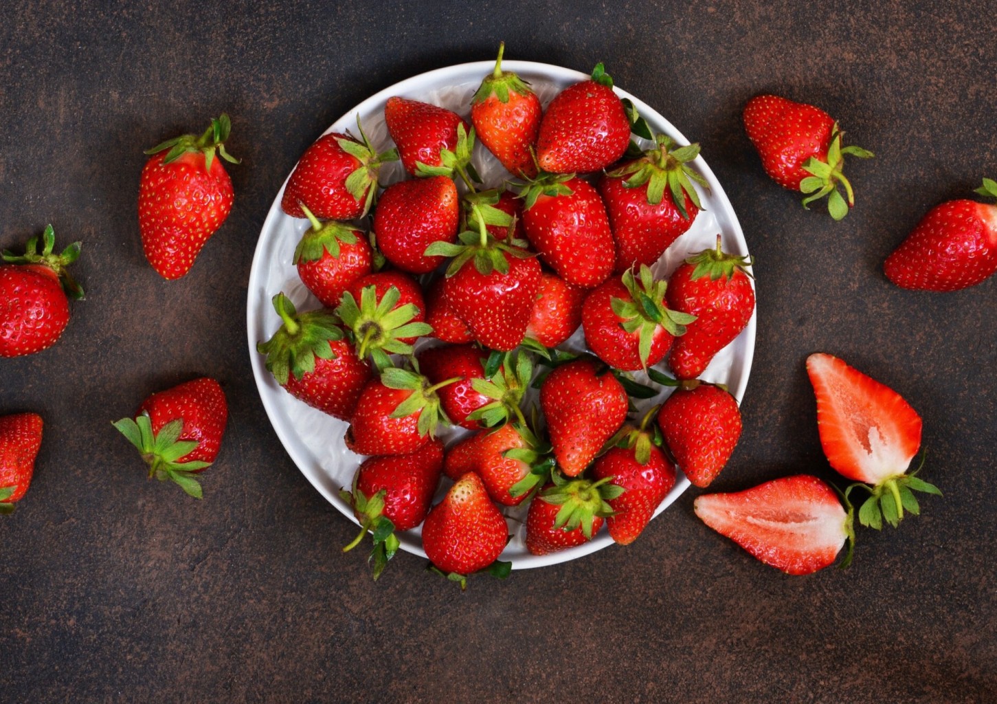 Aromatinis uogų masažas veidui, kaklui, dekoltė zonai