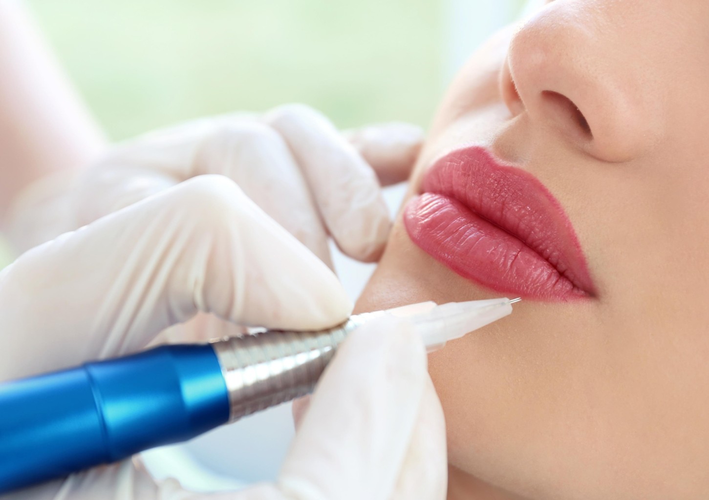 Antakių arba lūpų ilgalaikis makiažas „Scandal Parlor“