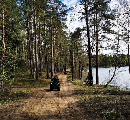 Draugų mini žygis keturračiais