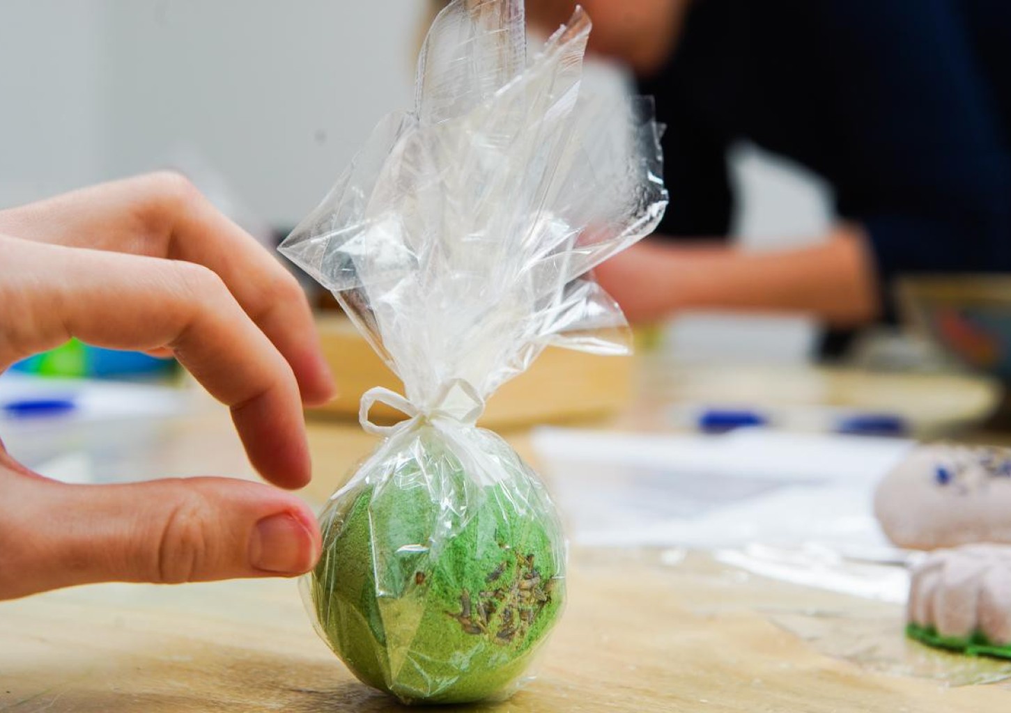 Kvepiančių vonios burbulų gamyba