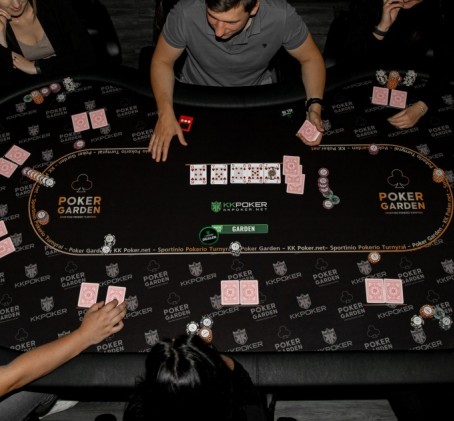 „Poker Garden“ privatus pokerio vakaras su dalintoju