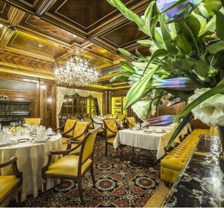Vėlyvieji savaitgalio pusryčiai restorane „Imperial“ dviem