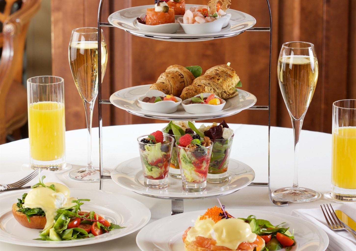 Vėlyvieji savaitgalio pusryčiai bare „California Bar & Restaurant“ vienam