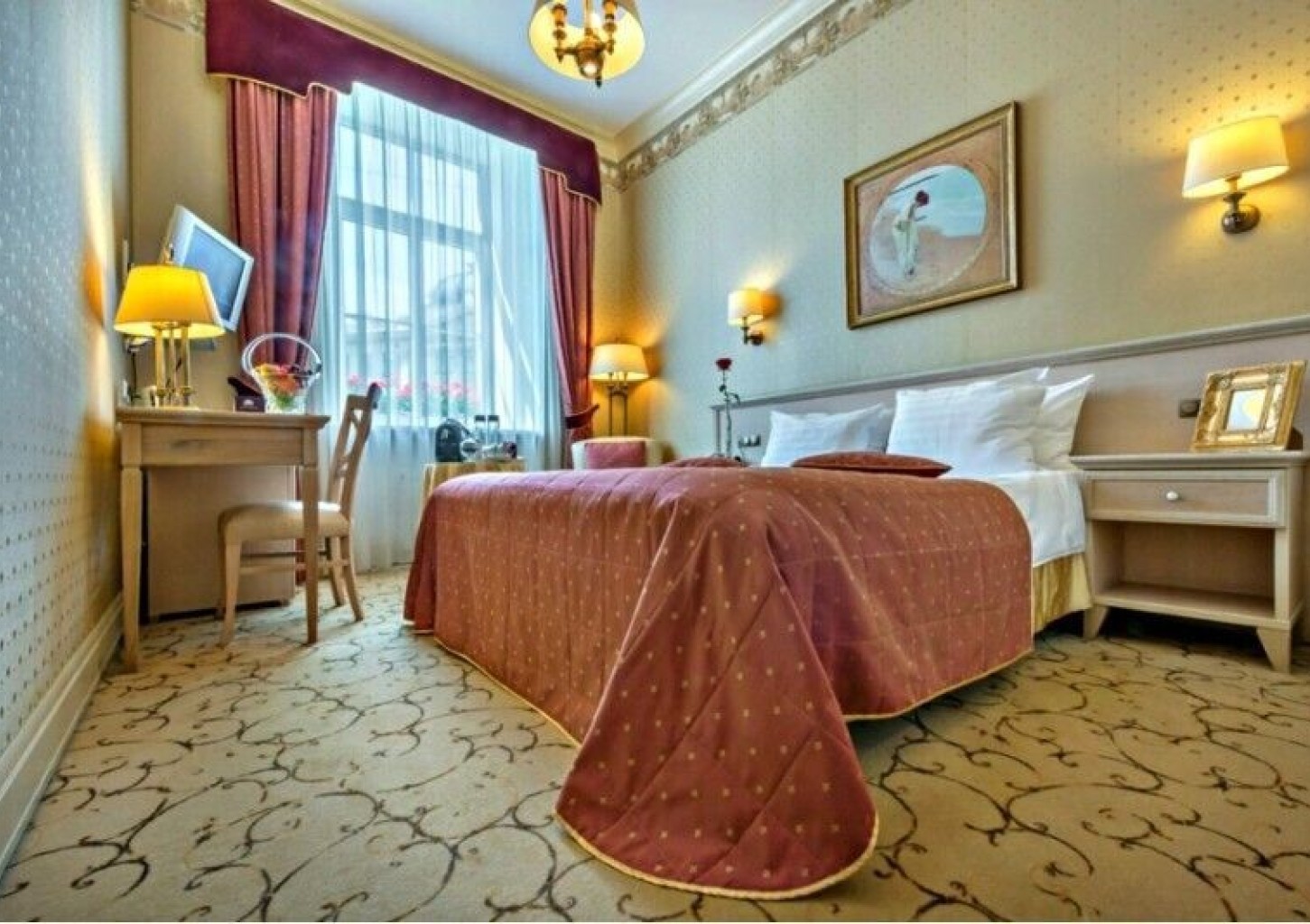 Romantiška nakvynė su vakariene dviem viešbutyje  „Imperial Hotel & Restaurant”
