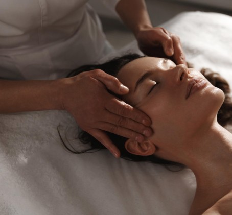 Gydomasis nugaros, kaklo ir galvos taškinis masažas