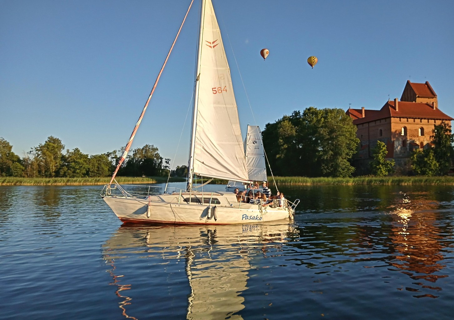 Pasiplaukiojimas Trakuose su kapitonu Artūru iki 8 asm.