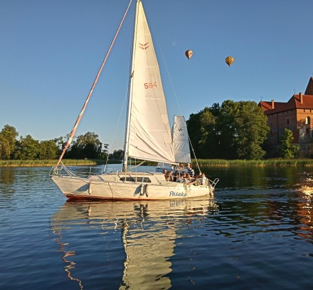 Pasiplaukiojimas Trakuose su kapitonu Artūru iki 8 asm.