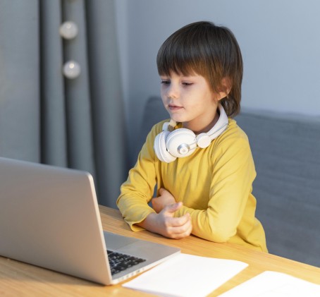 Edukacinių online žaidimų narystė (1 mėnesis)