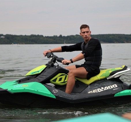 Skriekite vandens motociklu (30 min.)