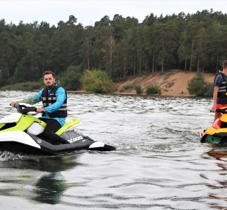 Skriekite vandens motociklu (60 min.)