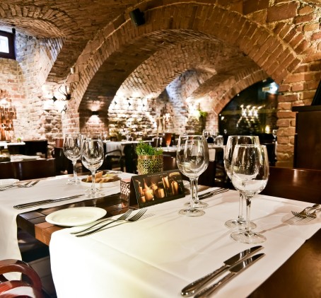 Prabangi 4 patiekalų vakarienė restorane „Avilys“ dviem