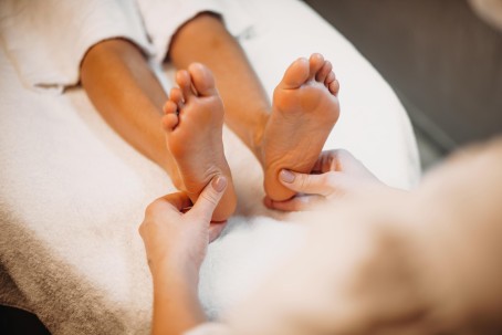 Limfodrenažinis kojų ir šlaunų masažas (40 min.)