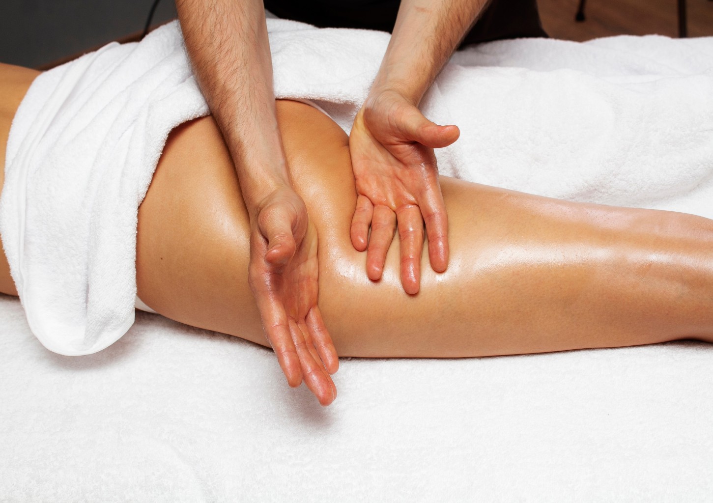 Limfodrenažinis kojų ir šlaunų masažas (90 min.)