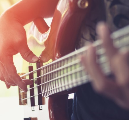 Bosinės gitaros pamokos (4 kartai)