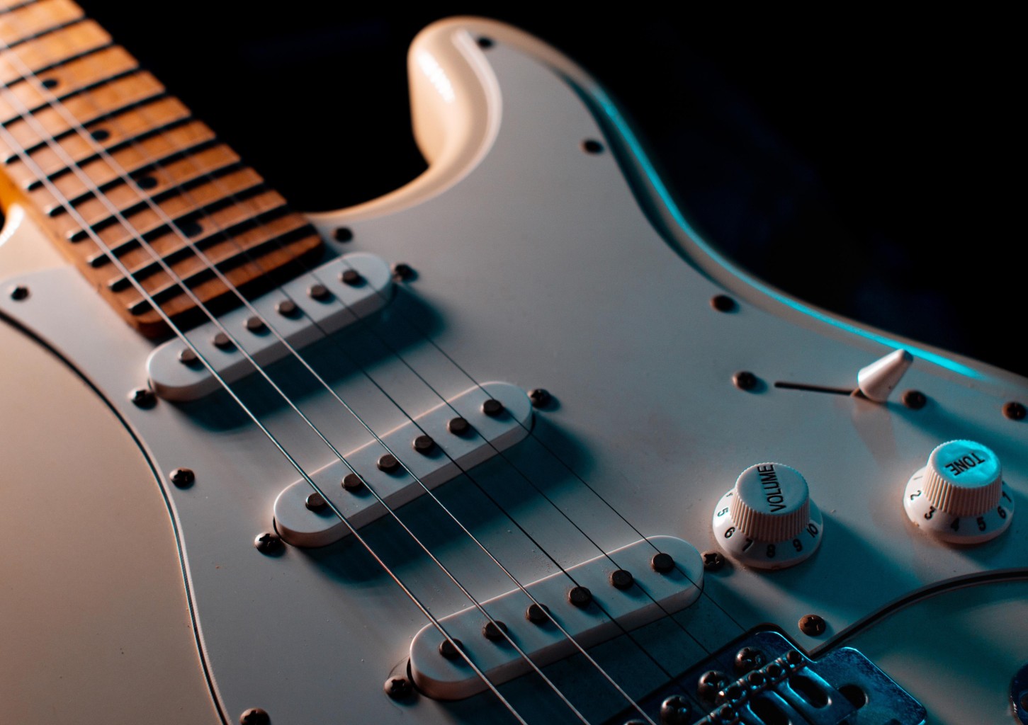 Elektrinės gitaros pamokos (8 kartai)