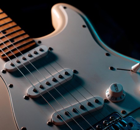Elektrinės gitaros pamokos (8 kartai)