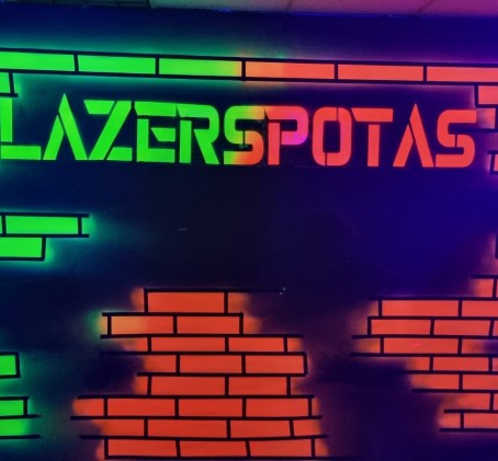Žaidimas lazeriniais ginklais arenoje „Lazerspotas“ (dienos metu)