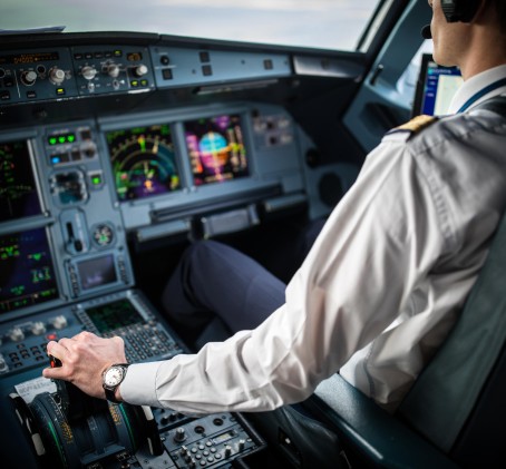 Išbandyk realaus skrydžio „Airbus A320“ simuliatorių