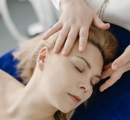 Klasikinis veido masažas klinikoje YOU