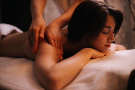 Gydomasis viso kūno masažas „Vilniaus Masažo klinika“