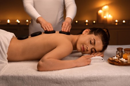 Karštų akmenų aromaterapinis masažas „QI Anmo“ 