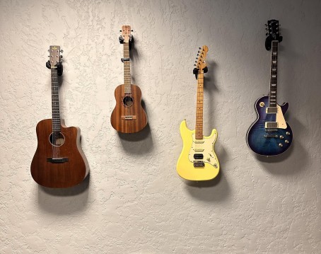 Gitaros pamokos muzikos studijoje „Visos Stygos“