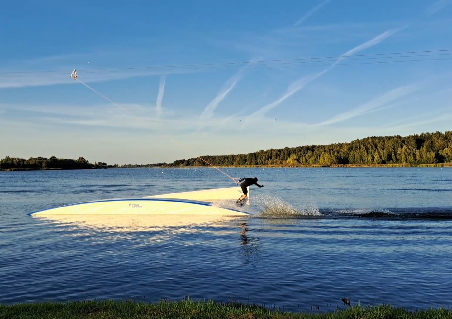 Plaukimas vandenlente wake parke „Marionette“