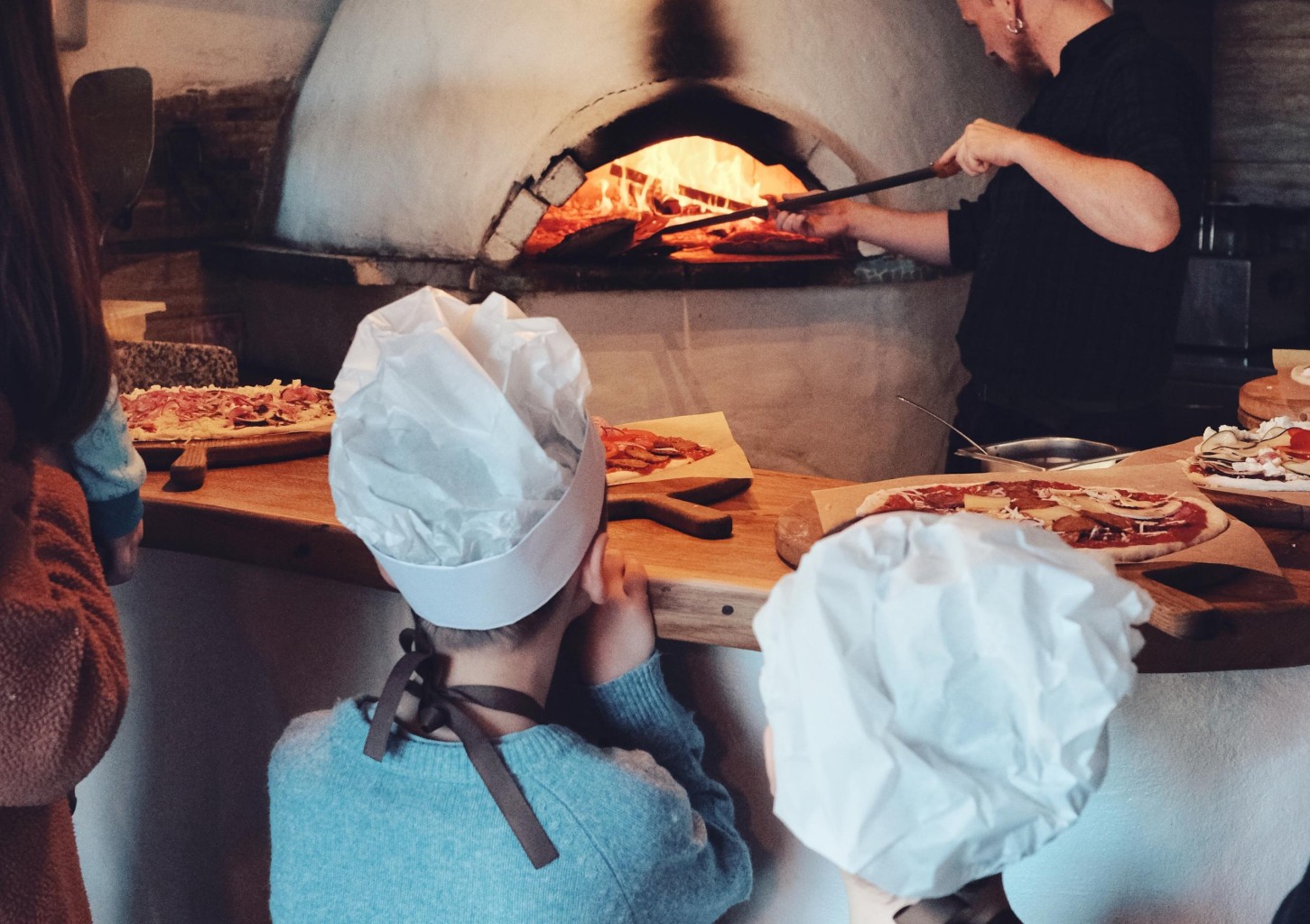 Picų kepimo pamokėlė vaikams picerijoje „Casa la Familia“