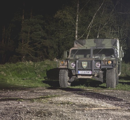 Tapk karinio „Humvee M988“ vairuotoju