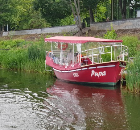 Plaukimas laivu "Pupa" Birštone vaikui