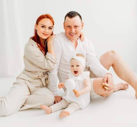 Šeimos fotosesija studijoje „Kidsstudio“ Klaipėdoje