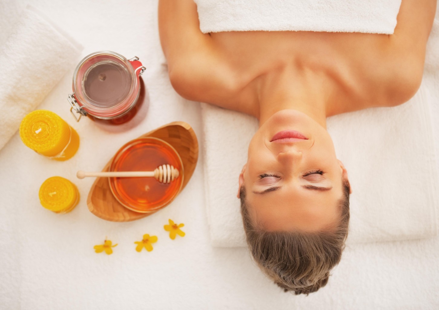 Maitinantis medaus masažas